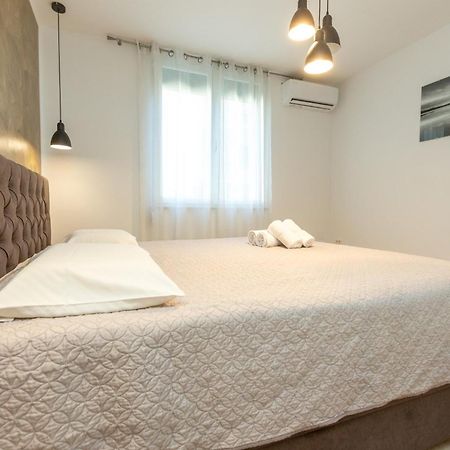 Deluxe Apartment Near The Bridge Zadar Bagian luar foto