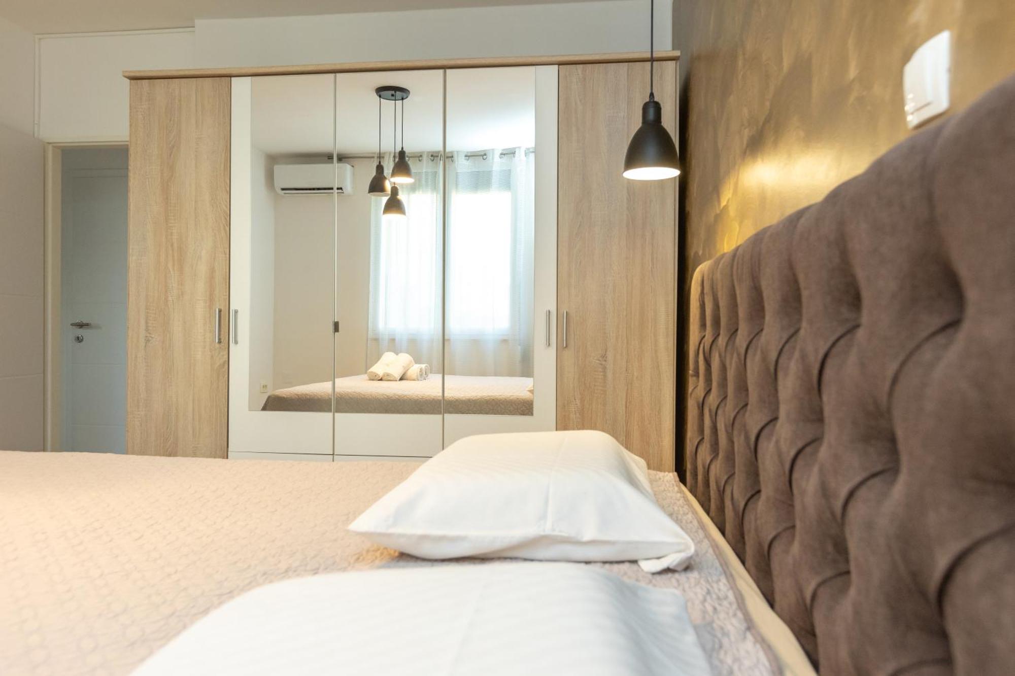 Deluxe Apartment Near The Bridge Zadar Bagian luar foto