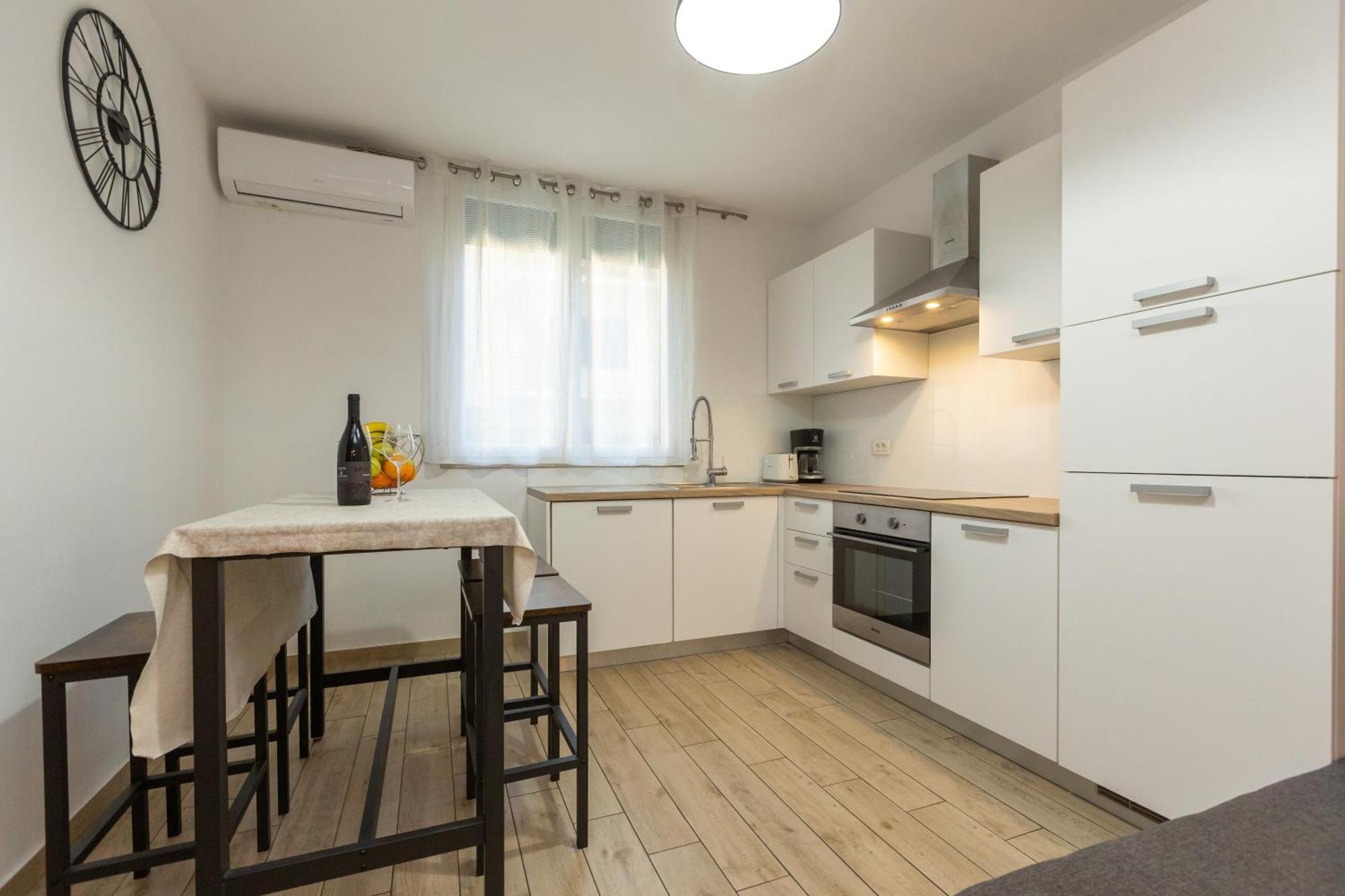 Deluxe Apartment Near The Bridge Zadar Bagian luar foto